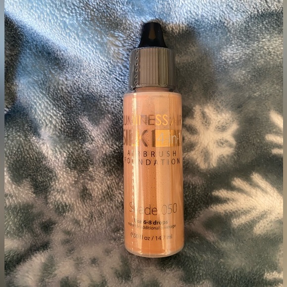 Luminess Other - New Luminess SILK 4 in 1 Airbrush Foundation in Shade 050